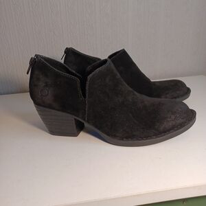 Born Womens suede booties Size 7.5M